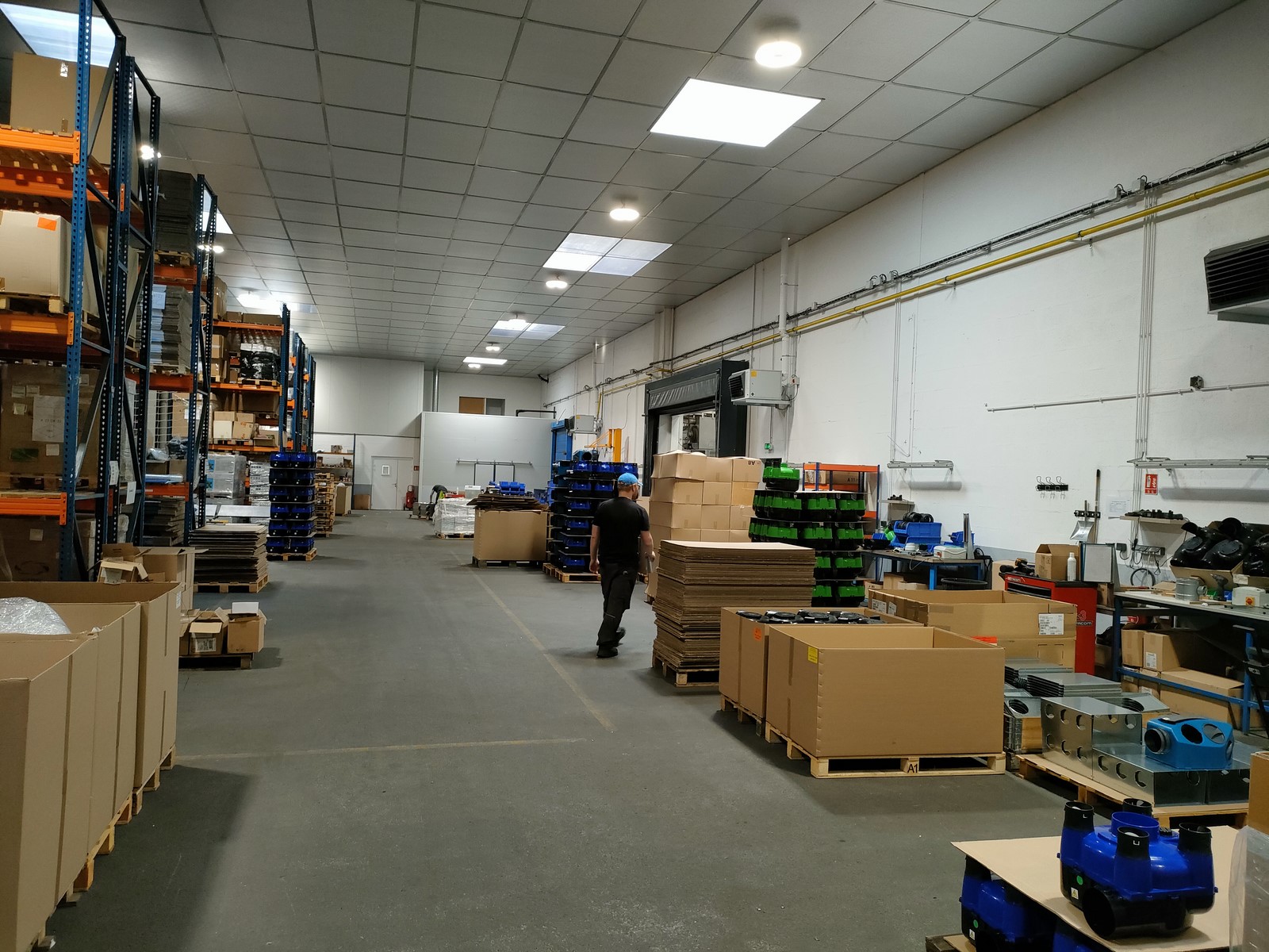 Agrandissement de l'usine Lindab par Première Avenue Signatures