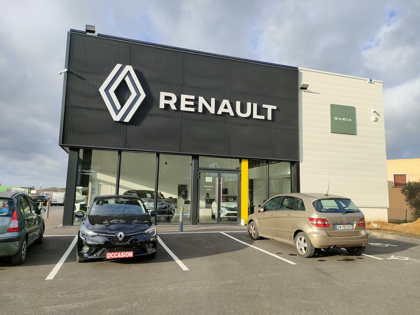 Garage Renault réalisé par Première Avenue Signatures